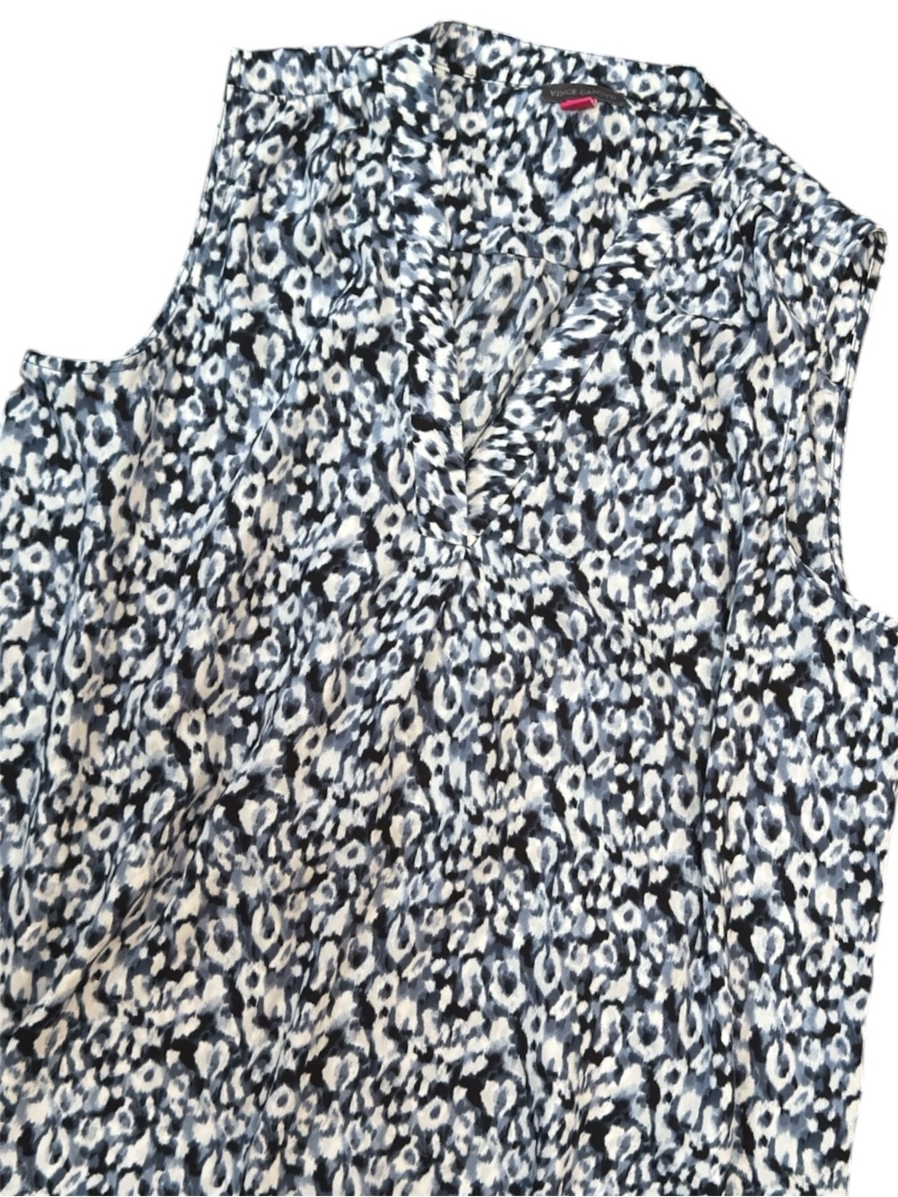Vince Camuto Animal Print V-Neck Top in Navy and White